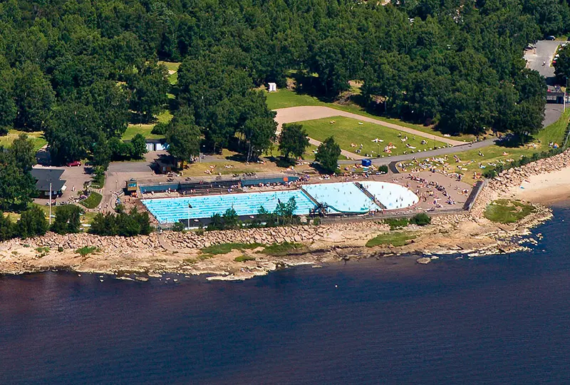 Flygbild över simstadion Brottet