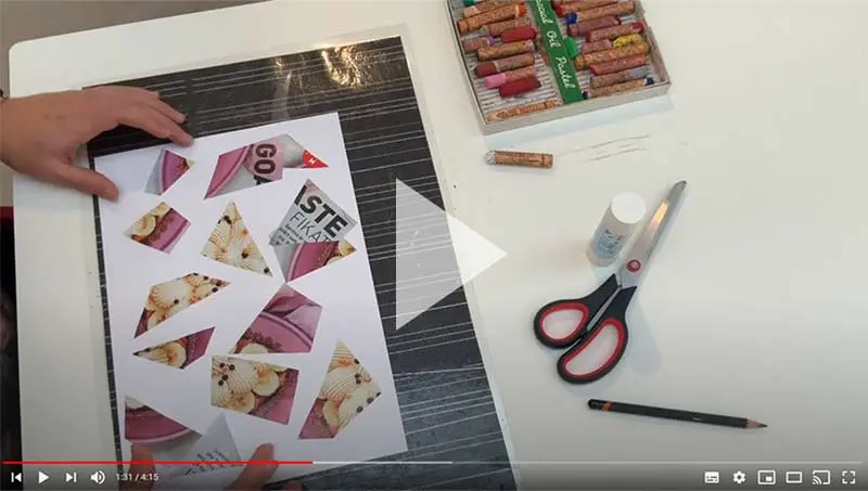 Bild från en film. Händer gör en abstrakt teckning med tidningsurklipp. På bordet ligger en sax och limstift. 